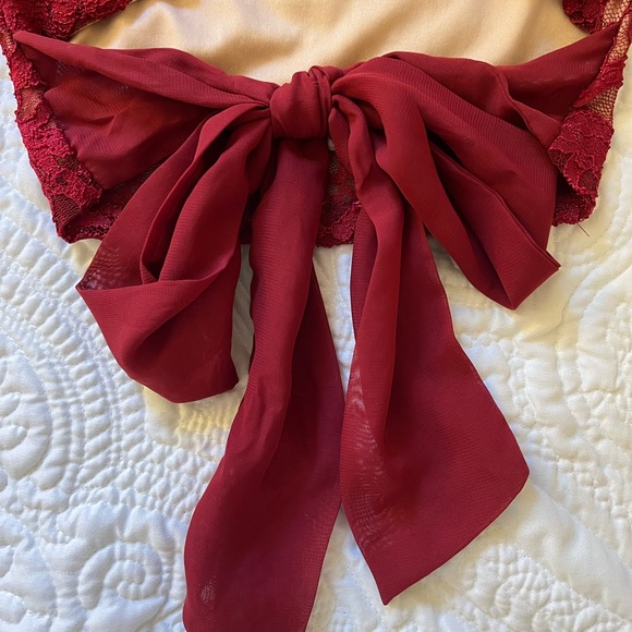 LuLu’s Red Lace Boxtie Top - Picture 4 of 4